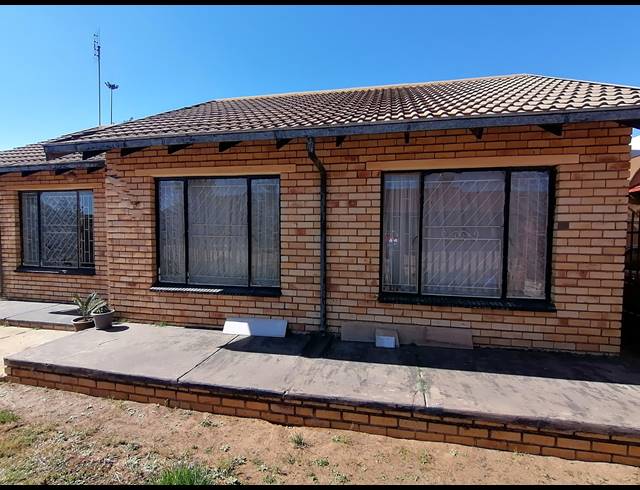 3 BEDROOM FREESTANDING SOLD IN KANANA